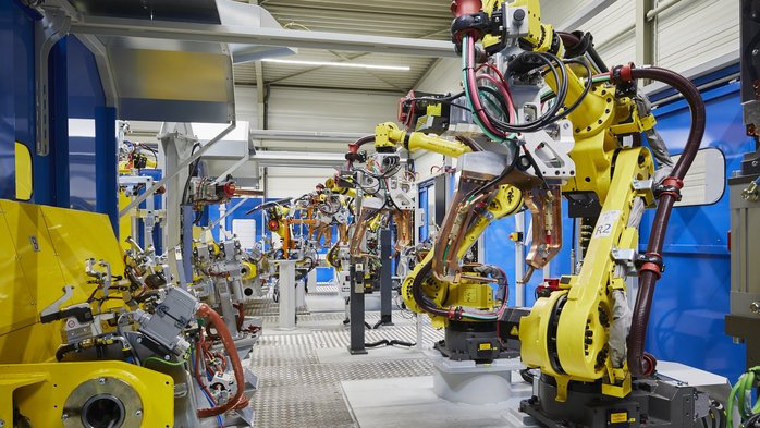 Robotersystemtechnik mit Punktschweißzange (SpeedGun) für modulare Anlagentechnik bei LEWA Attendorn