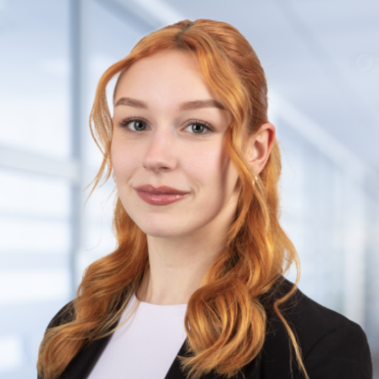 Porträt von Frau Volkmann, Ansprechpartnerin für Ausbildung bei LEWA Attendorn, Fachkraft für Nachwuchsförderung