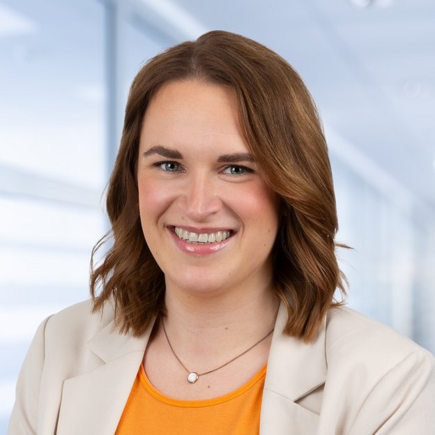 Porträt von Frau Wenzel, Ansprechpartnerin für Personal bei LEWA Attendorn, Fachkraft für Personalmanagement